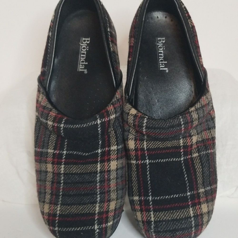 Bjorndal "Ally" style clogs/mules Black Red Gray Tan Plaid size 8 GUC
